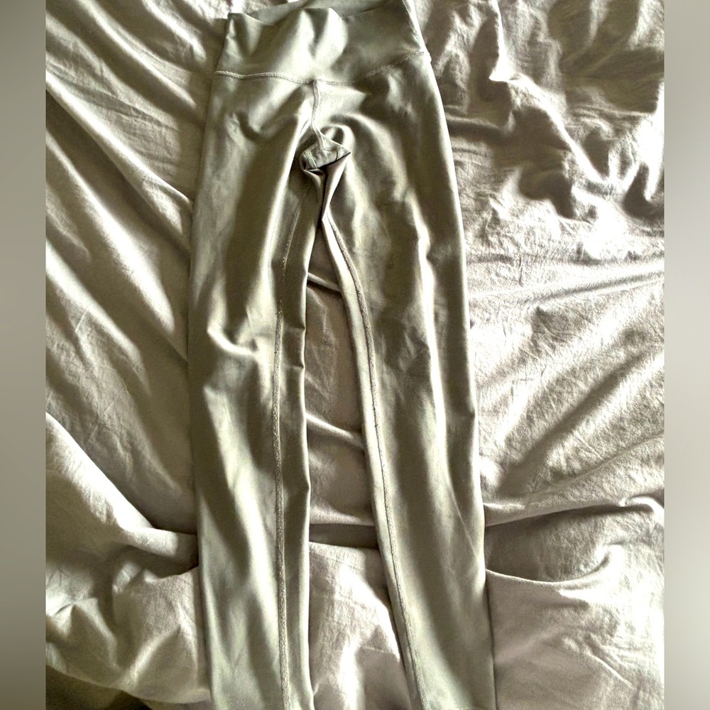 Alo olive green leggings